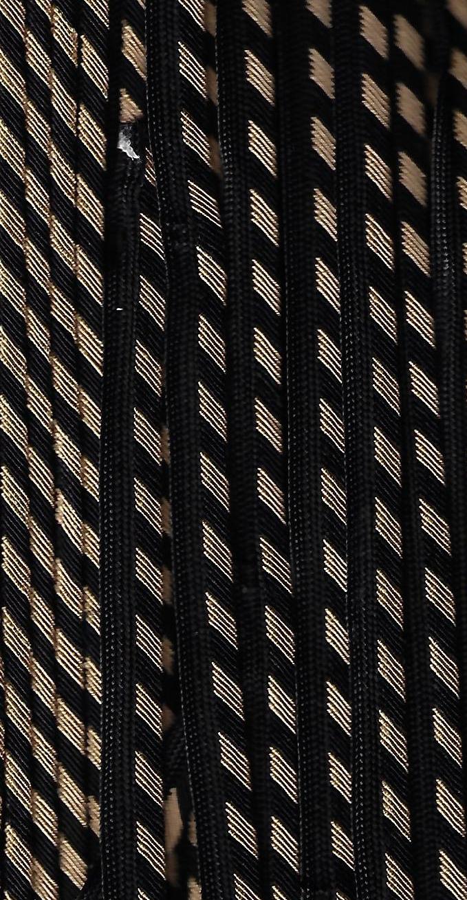 Passepoil, schwarz, mit schwarz und hellbraunen Streifen