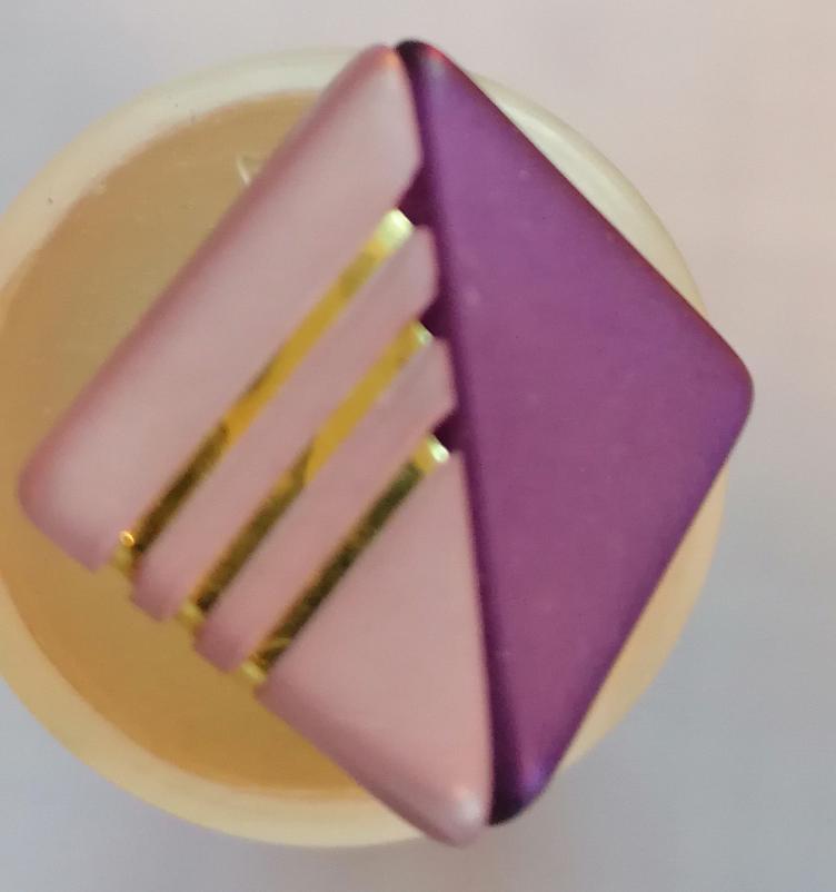 Knopf, Quadrat zweifarbig mit 3 goldigen Streifen, violett/lila, 20mm