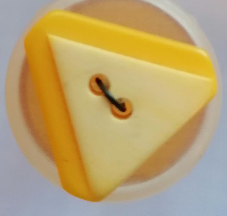 Knopf, Dreieckig mit Dreieck, dunkelgelb - hellgelb, 22mm